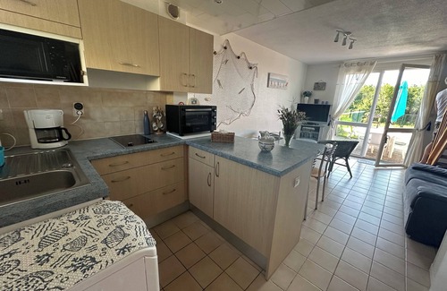 Erdeven Condo | Feet in the sand