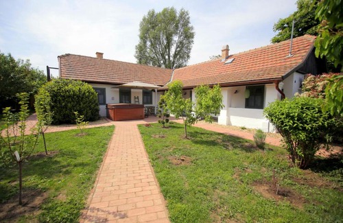 Tiszafured Apartment | Fekete Gólya XL
