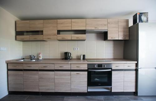 Balatonkenese Apartment | Fekete Orchidea Apartman