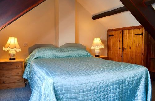 Hexham House | Felbridge Cottage