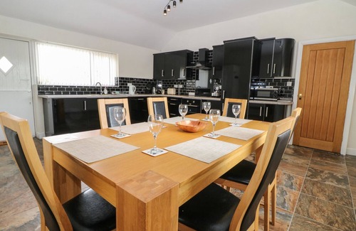 Caergeiliog Cottage | FELIN MANAW, with a garden in Bodedern