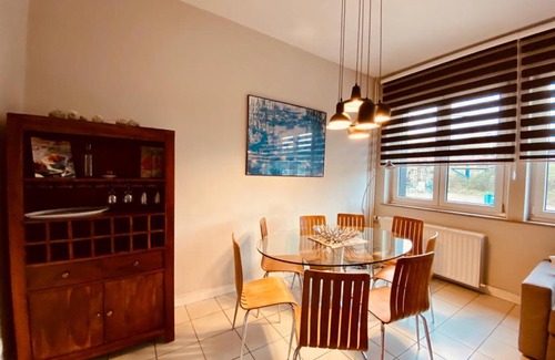 Seraing Apartment | Fenêtre sur le Standard de Liège