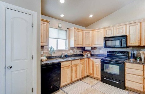 Orem House | Fenced Backyard, PickleBall Courts Close!