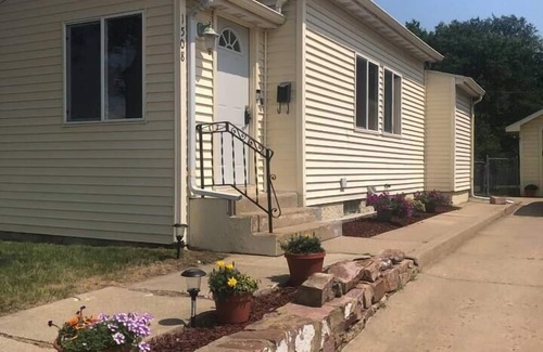 Sioux Falls House | Fenced inYard|Cottage by McKennan|near Falls Park