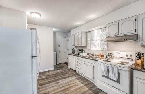 Parkway Village House | Fenced Yard Centrally Located-Parkway Village Pad