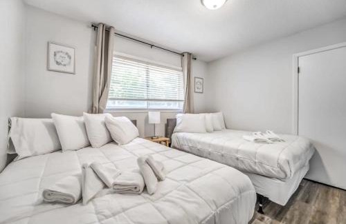 Parkway Village House | Fenced Yard Centrally Located-Parkway Village Pad