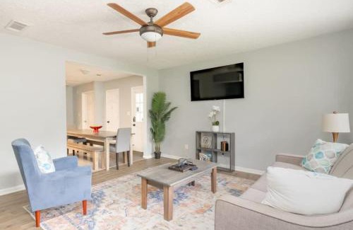 Columbus House | Fenced Yard & Patio Ventura Vista Retreat