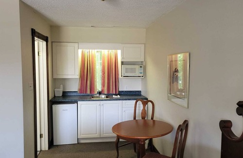 Fenelon Falls Hotel | Fenelon Inn