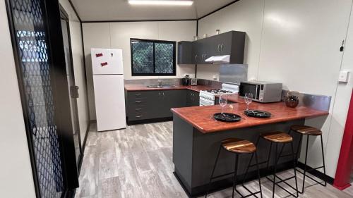 Foxdale House | Feng Shui Sugarcane Cabin