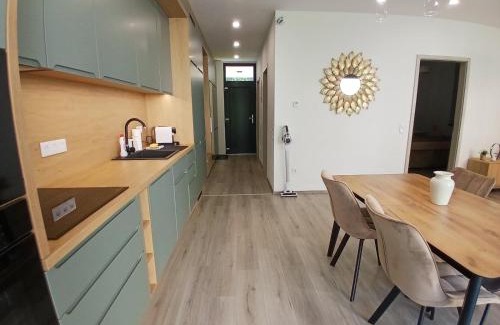 Pusztavacs Apartment | Fenyvesliget Apartmanok III