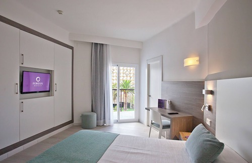 Palmanova Hotel | FERGUS Bermudas