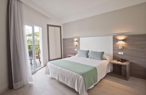 Palmanova Hotel | FERGUS Bermudas