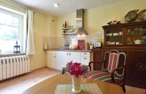Kroepelin Apartment | Ferienwohnung Traditionelles am Waldrand in Krצpelin