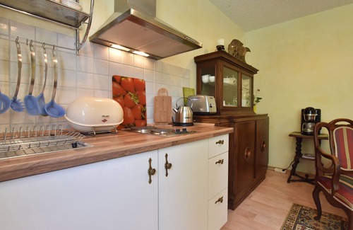 Kroepelin Apartment | Ferienwohnung Traditionelles am Waldrand in Krצpelin