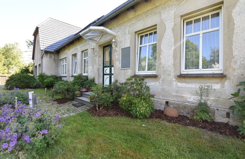 Kroepelin Apartment | Ferienwohnung Traditionelles am Waldrand in Krצpelin
