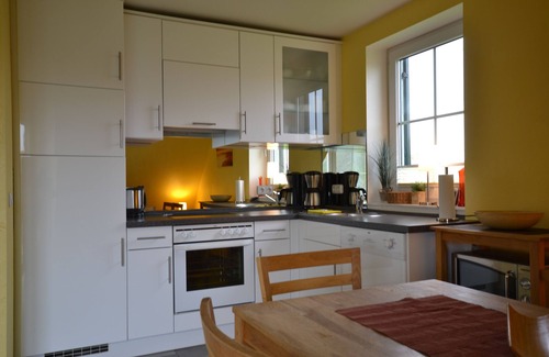 Dassow Apartment | Ferien am Meer in der Wunderschönen Albatros: mit Reetdach, Sauna und Viel Platz