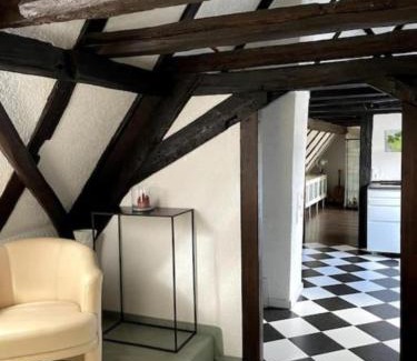 Neustadt-Hambach Apartment | Ferienwohnung im 'Schmoller - Hof'