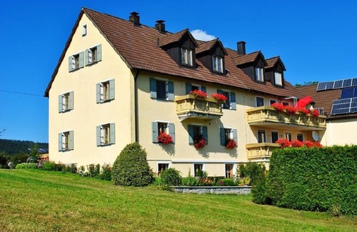 Friedenfels Apartment | Feriendomizil (55 m2) im Naturpark Steinwald mit Südbalkon und Kachelofen