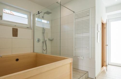 Krakow am See House | Feriendomizil im Luftkurort - Ferienhaus-Sauna-See -Entertainmentpaket