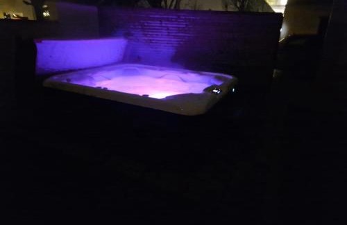 Lustenau House | Ferienhaus 80er Liebe mit Whirlpool