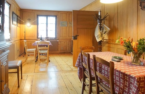 Urach House | Ferienhaus Altes Pfarrhaus, 300qm, Garten, 3 Schlafzimmer, max. 6 Personen