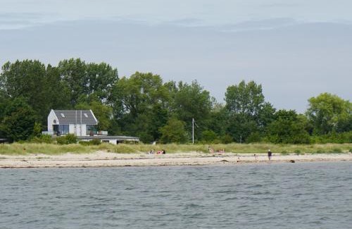 Fehmarnsund House | Ferienhaus Brückenblick 12 A - direkt am Meer