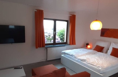 Niedenstein Apartment | Ferienhaus Die Orange - D&B Staycation Resort