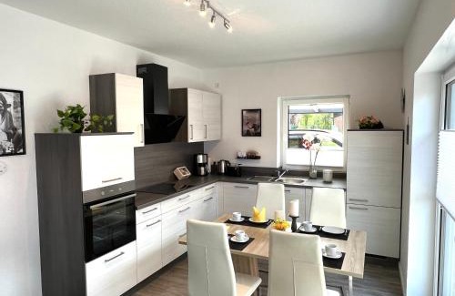 Apeldorn House | Ferienhaus "Elstar" Meppen Ebenerdig Carport Terrasse Neubau NETFLIX Free WIFI 2 Schlafzimmer Küche