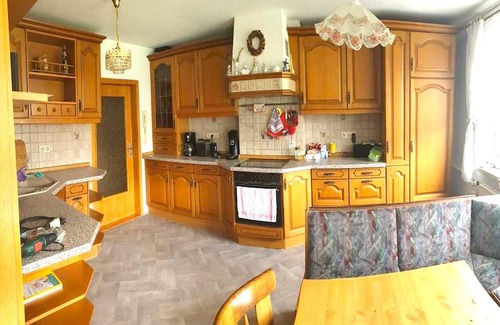 Baerenstein House | Ferienhaus in Bärenstein bei grünen Hügeln