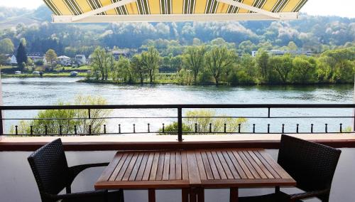 Zell Apartment | Ferienhaus Inselblick in Traumlage mit Balkon und Panoramablick