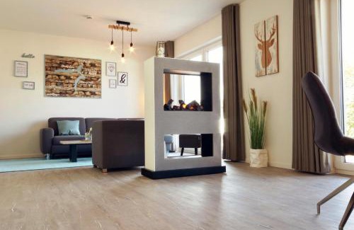 Heringhausen House | FerienHAUS Marta am Diemelsee im Sauerland mit eigener Sauna, Garten, Terrasse, Balkon und Blick auf den See