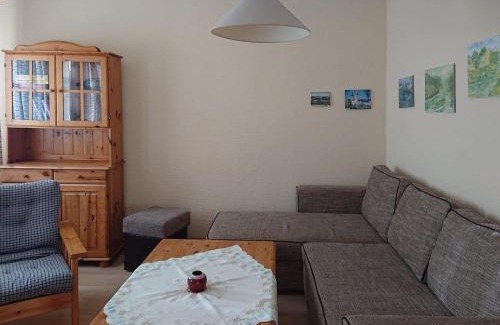 Kossern House | Ferienhaus mit Garten, Weinlaube und Aussenpool