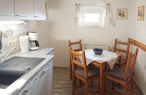 Kossern House | Ferienhaus mit Garten, Weinlaube und Aussenpool