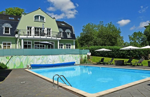 Rugen Island Apartment | Ferienhaus Regenbogen mit Kamin und Terrasse - Manor house apartment with fireplace,