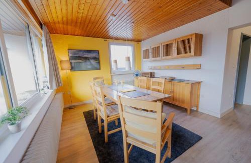 Hemfurth-Edersee Apartment | Ferienhaus Schöne Aussicht Ferienwohnung Gelb