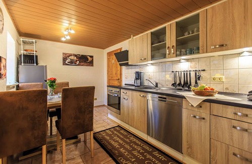 Grossschoenau Apartment | Ferienhaus Sissi mit Whirlpool, Sauna u Sehr Ruhig