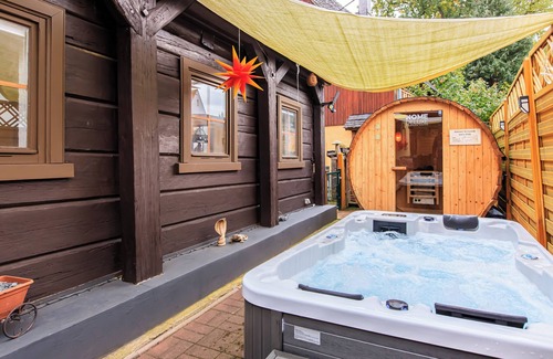 Grossschoenau Apartment | Ferienhaus Sissi mit Whirlpool, Sauna u Sehr Ruhig