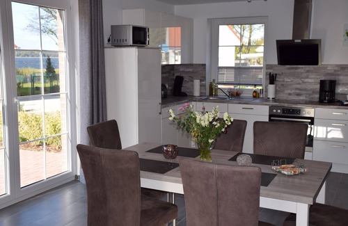 Warin House | Ferienhaus "storchennest" am Großen Wariner See