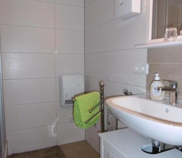 Loebau Apartment | Ferienhof mit Bergblick