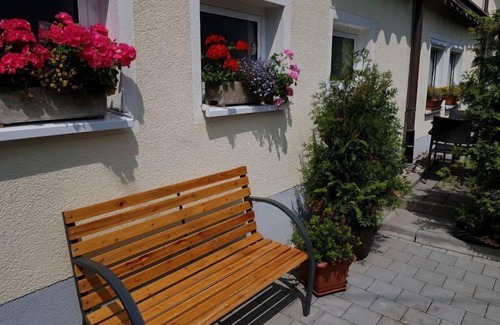 Offenhausen Apartment | Ferienwohnung 110qm, 3 Schlafzimmer, max. 6 Personen