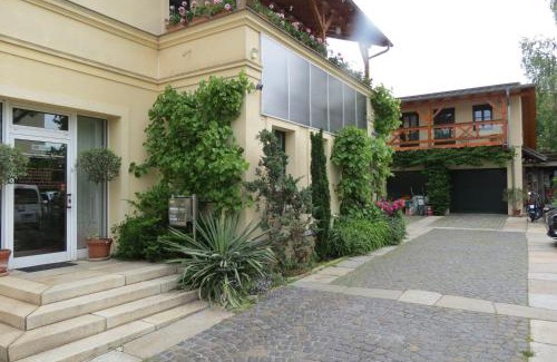 Zwenkau Apartment | Ferienwohnung 2 am Zwenkauer See-frisch renoviert