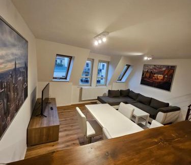 Zittau Apartment | FERIENWOHNUNG 57m2 APARTMENT 2 RAUM MAISONETTEN WOHNUNG im ZITTAUER STADTZENTRUM INNENSTADT INNENRING TOP LAGE MARKT UND RATHAUS NÄHE