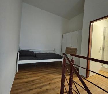 Zittau Apartment | FERIENWOHNUNG 57m2 APARTMENT 2 RAUM MAISONETTEN WOHNUNG im ZITTAUER STADTZENTRUM INNENSTADT INNENRING TOP LAGE MARKT UND RATHAUS NÄHE
