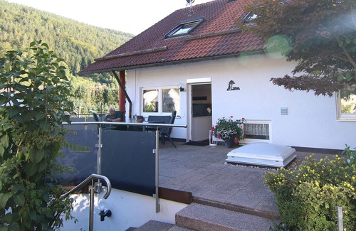 Calmbach Apartment | Ferienwohnung, 78 qm, 2 Schlafzimmer, Terrasse, max. 4 Personen