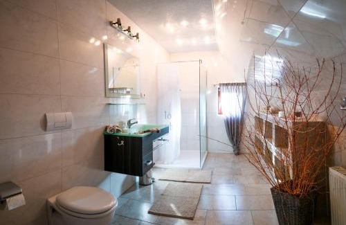 Nuchel Apartment | Ferienwohnung Adolfshof OG