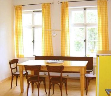 Bernried Apartment | Ferienwohnung Altes Schulhaus in Leithen - Bernried