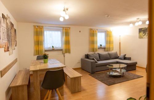 Oberkotzau Apartment | Ferienwohnung am Bach