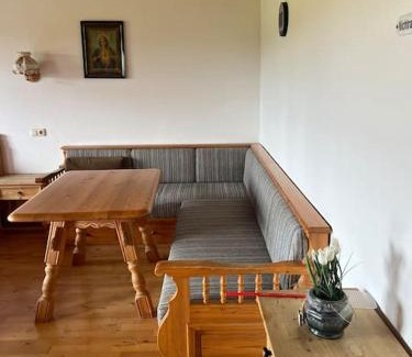 Otterfing Apartment | Ferienwohnung am Bauernhof