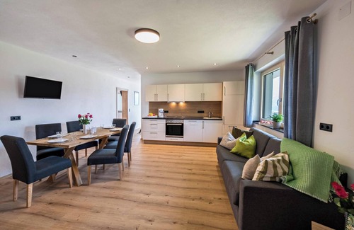 Rohrberg Apartment | "Ferienwohnung am Mühlbachl" with Mountain View, Private Terrace & Wi-Fi