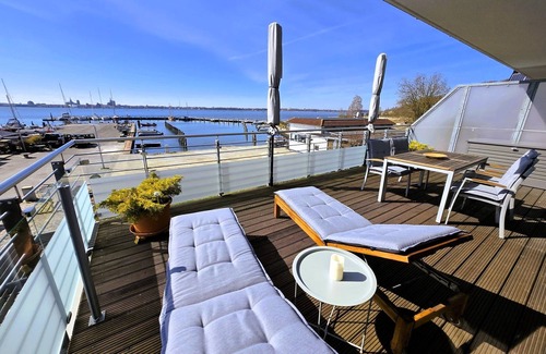 Altefaehr Apartment | Ferienwohnung Bellevue - Panoramablick auf Sund - Ferienwohnung Bellevue